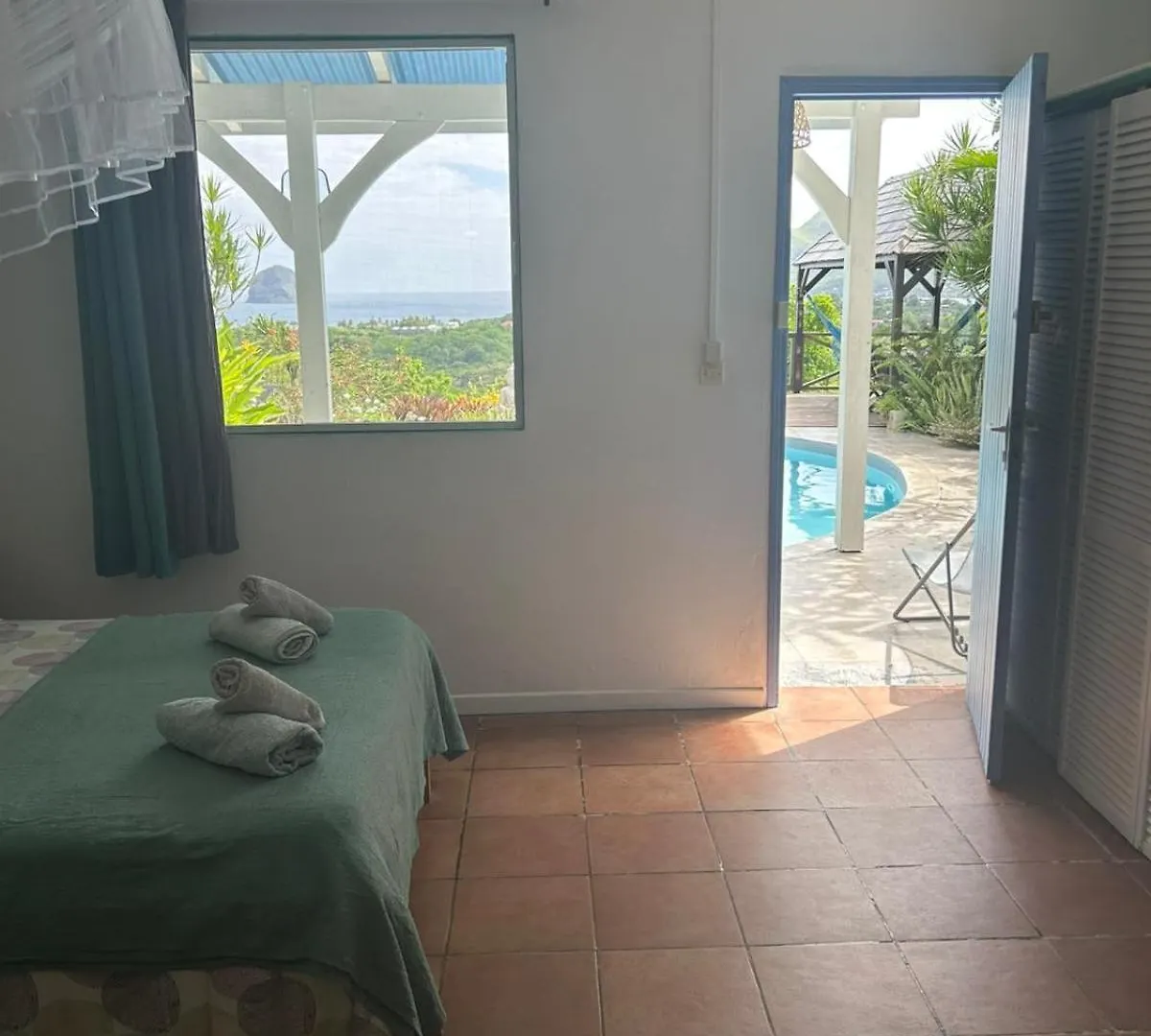 Ti Coin De Paradis Frangipanier Ле-Диаман